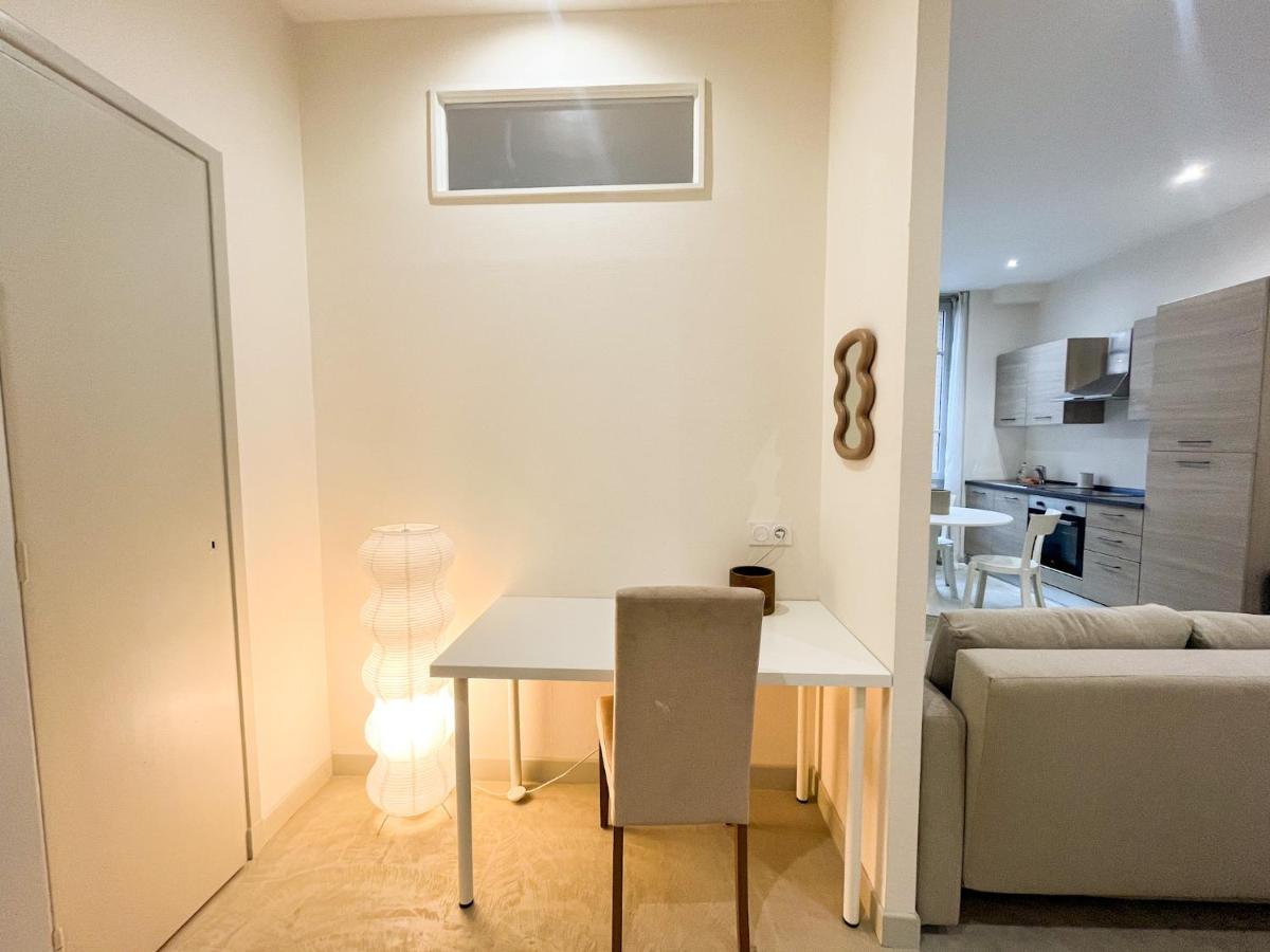 Onyx Apartment