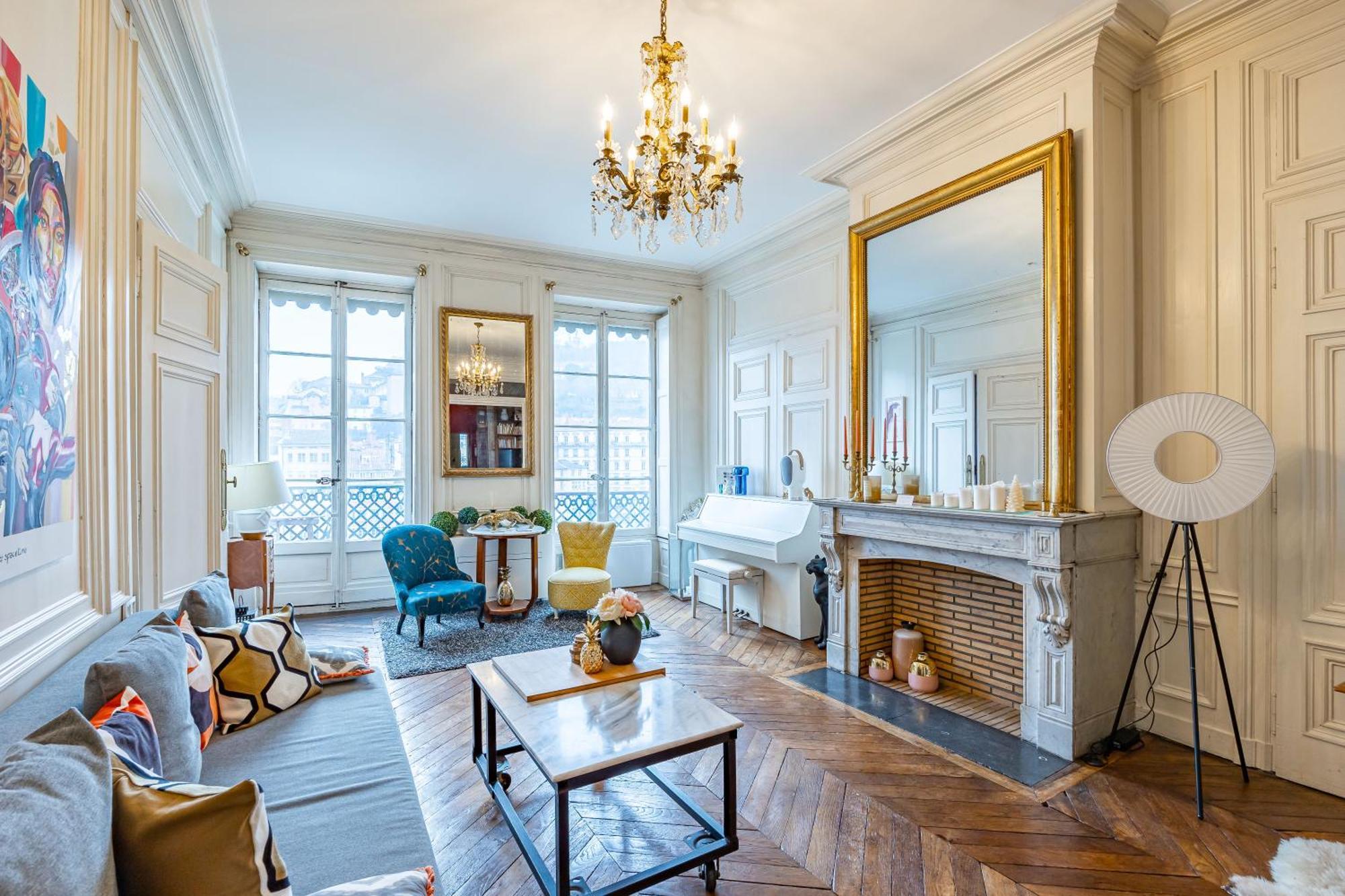 Haussmannien D'artiste, Exception, Quai De Saone Balcon+parking Apartment *