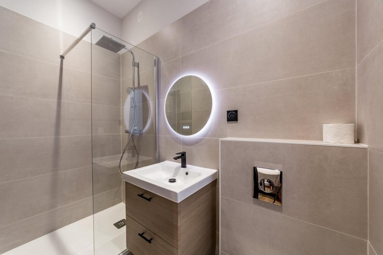 The Incredible Moulin - Brand New 2022 Ail Apartment