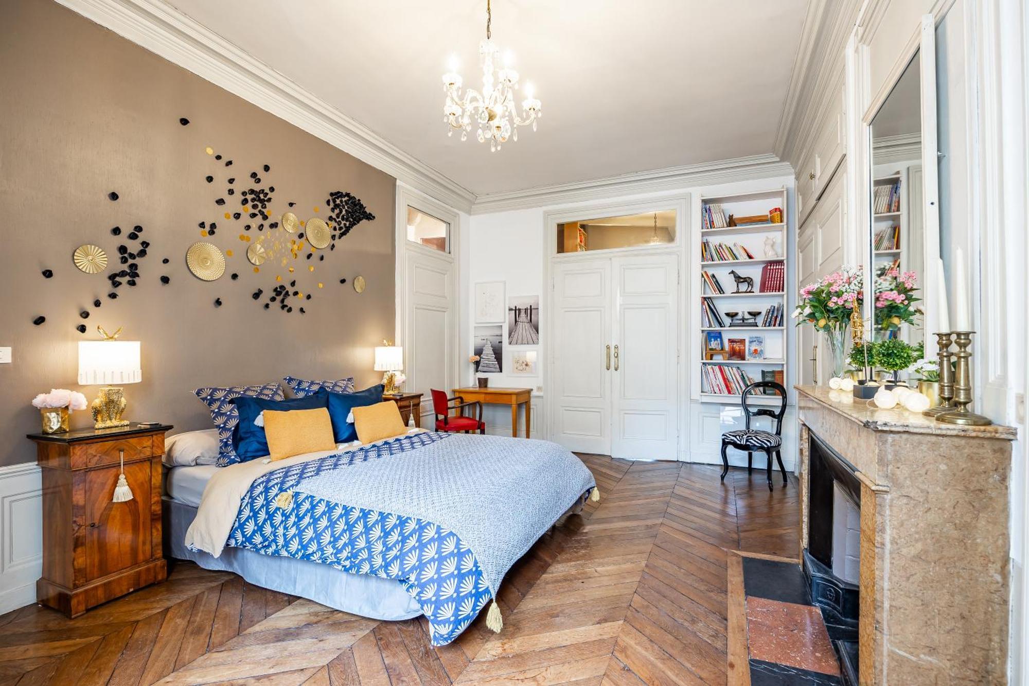 Haussmannien D'artiste, Exception, Quai De Saone Balcon+parking *