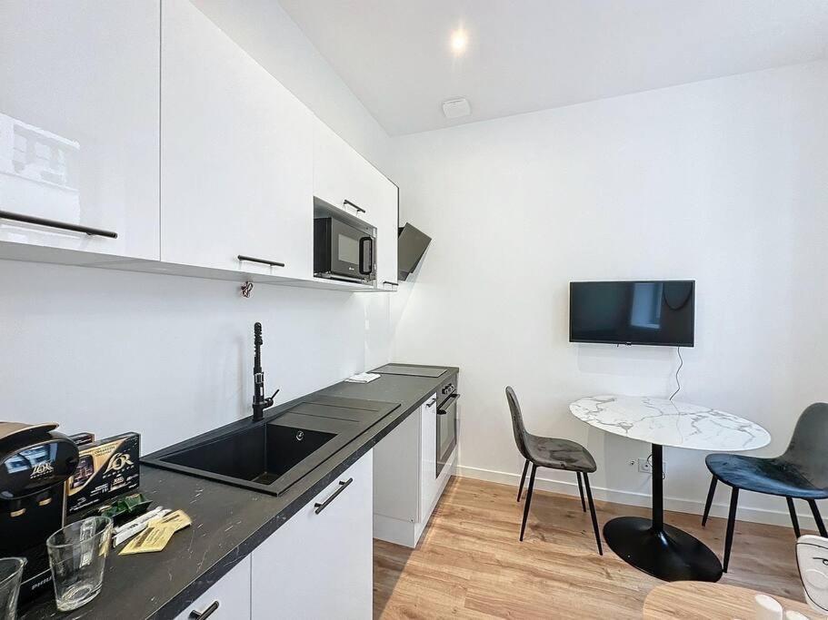 Cosy Studio, Centre Thomassin 3 *