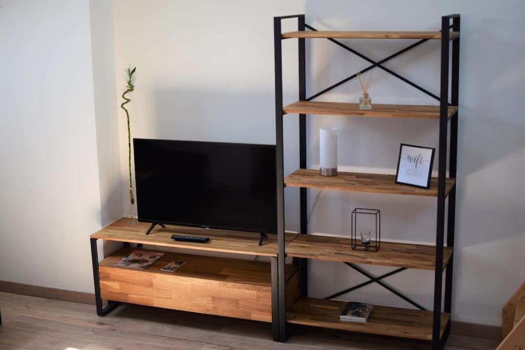 Very Cosy And Quiet One Bedroom Flat In Part Dieu Apartment *
