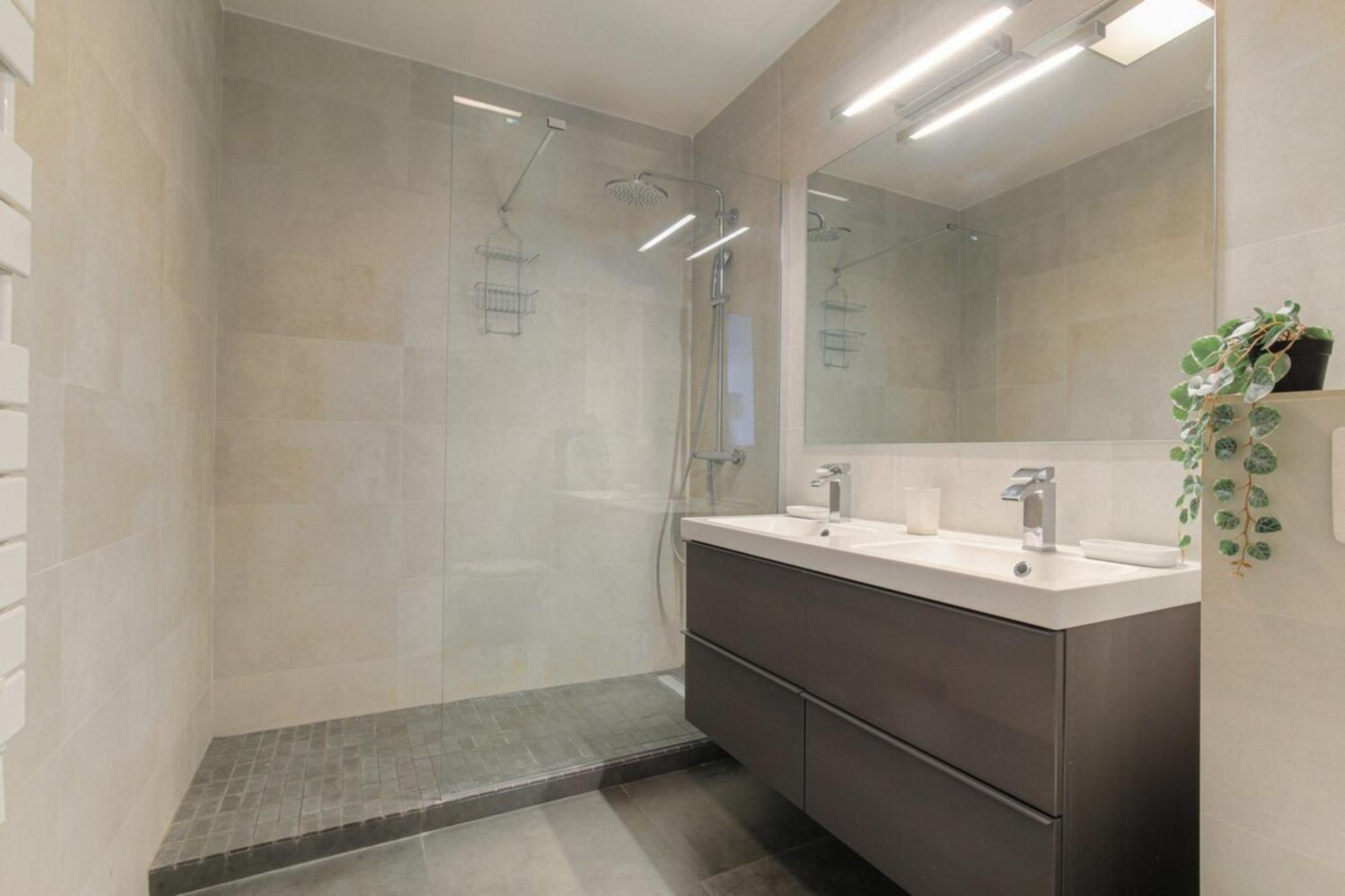 Apartment Spacieux Et 100m2 A 4 Min De Tete D'or *