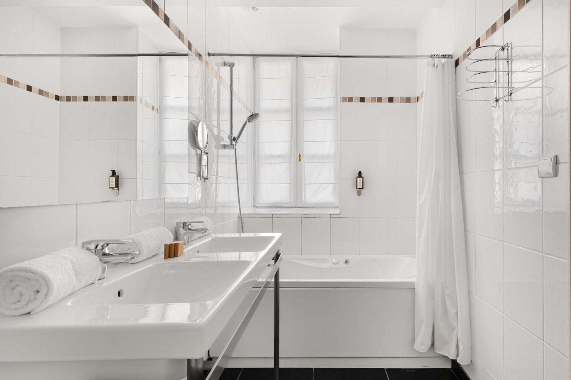 Hotel Le Phenix Lyon