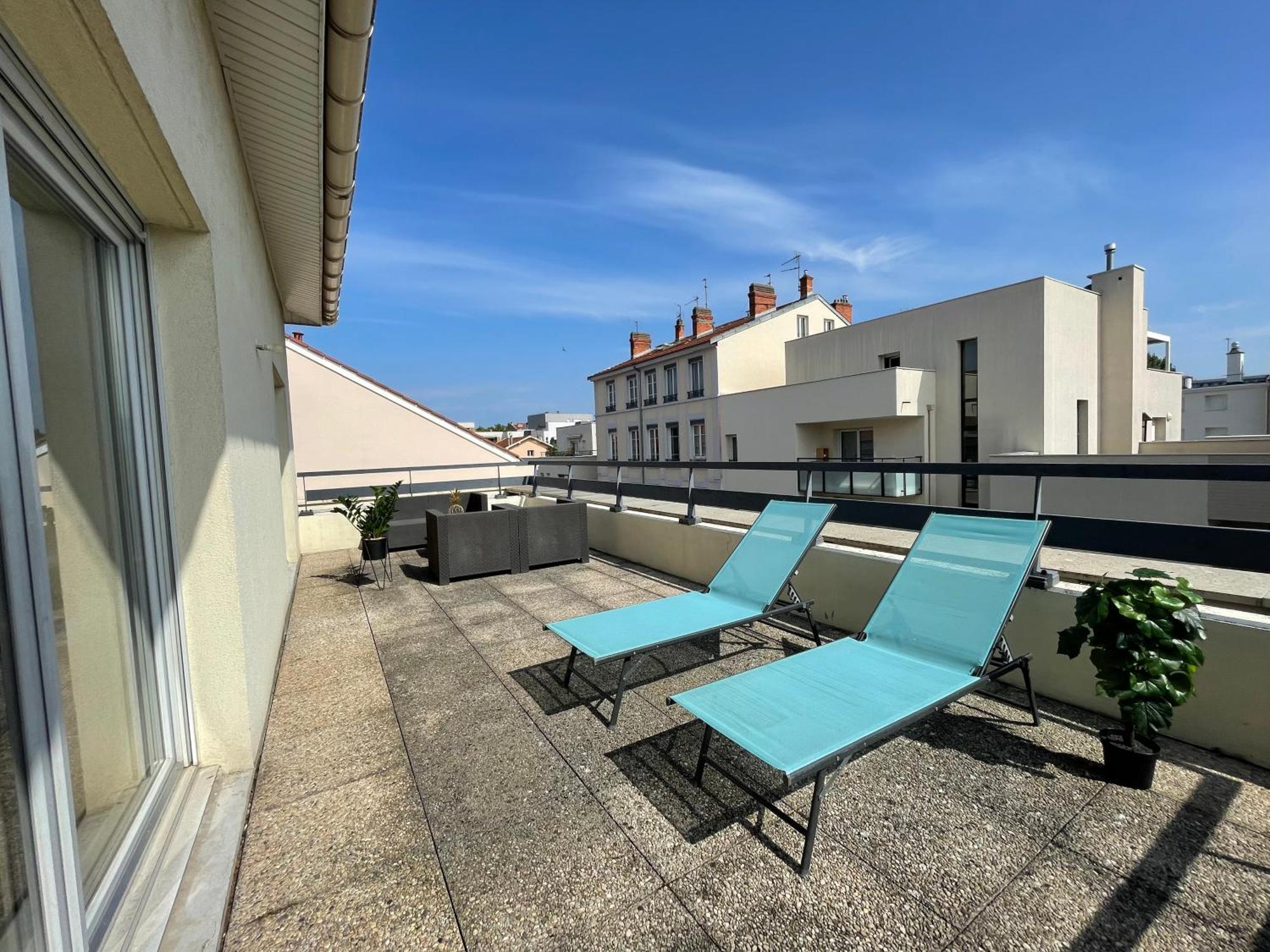 Bngo I Immense Rooftop I 2 Chambres, 4 Places Parkings, 2 Immenses Terrasses, 8 Personnes Lyon