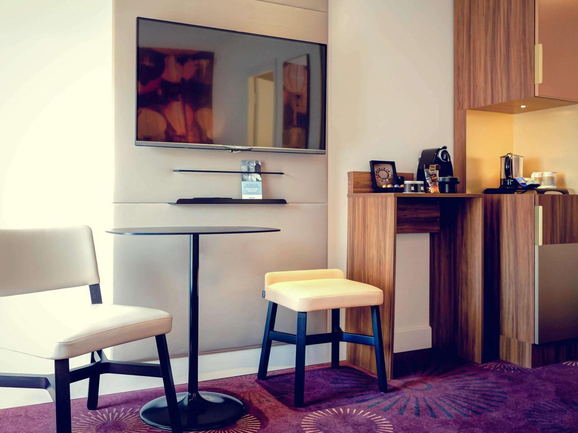 Mercure Centre Plaza République Hotel 4*