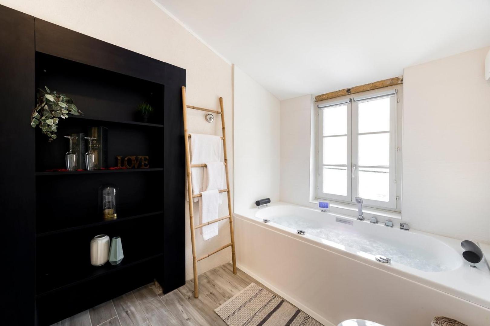 Sky'room - Jacuzzi & Vue - Vieux Apartment