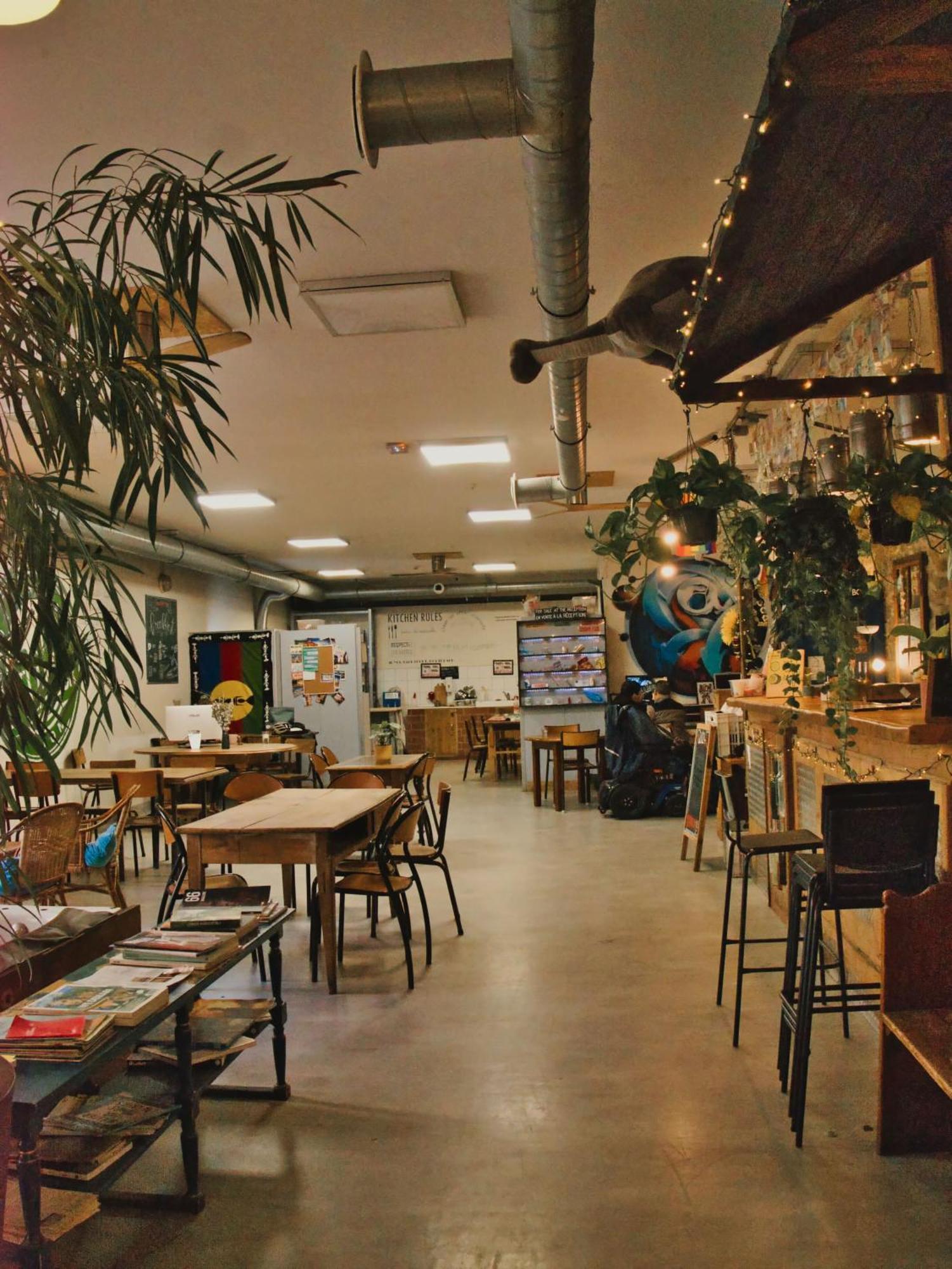 Le Flaneur Hostel *