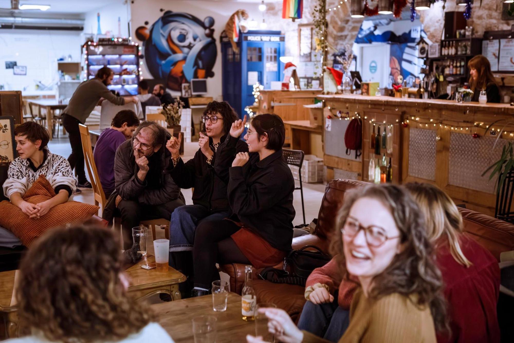 Le Flaneur Hostel *