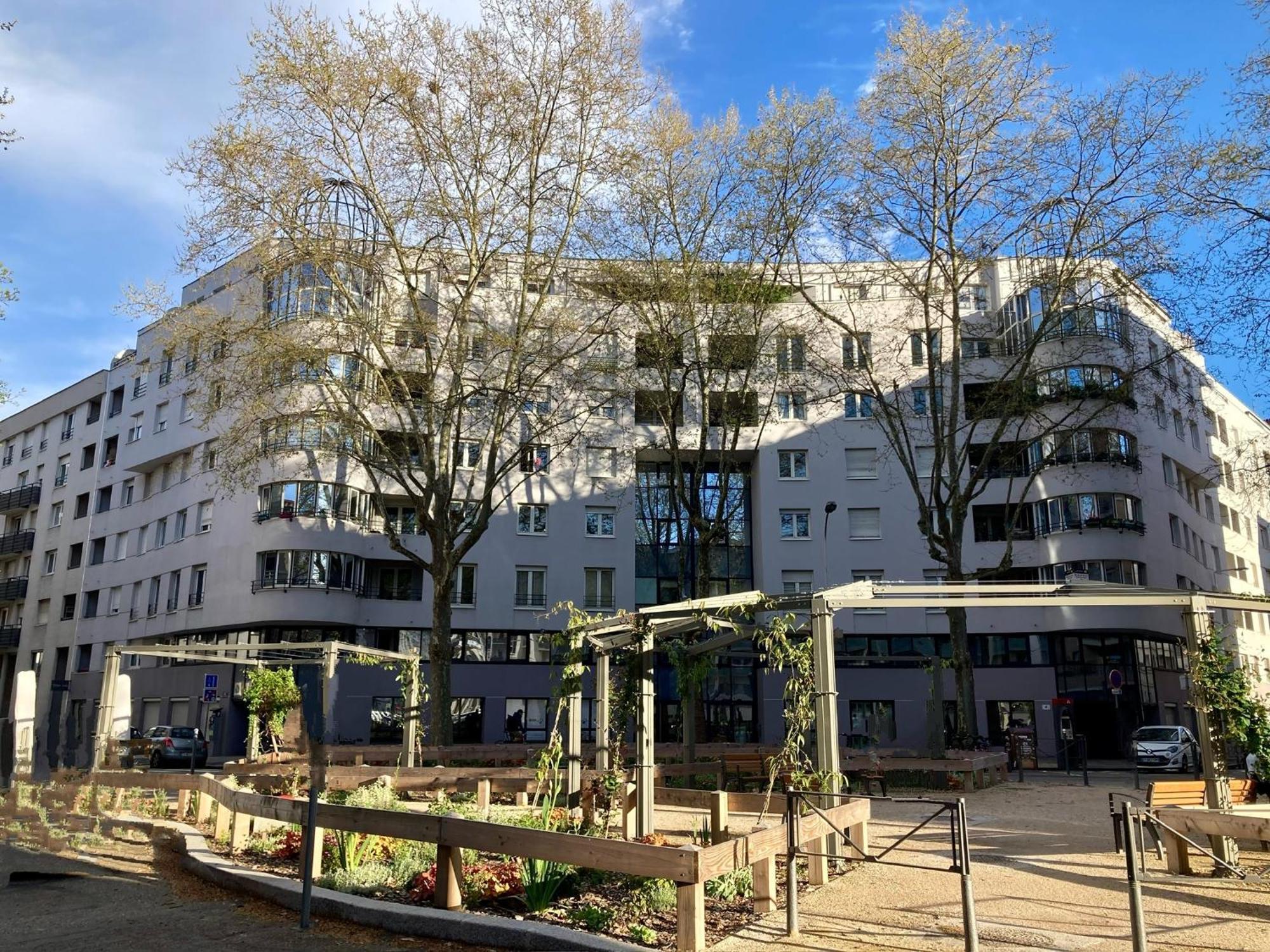 Junior Avec Balcon * Lyon
