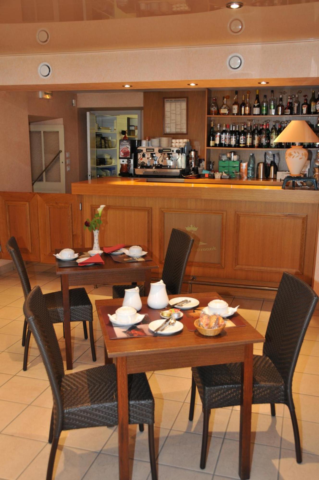 Logis L'ange Couronne Hotel