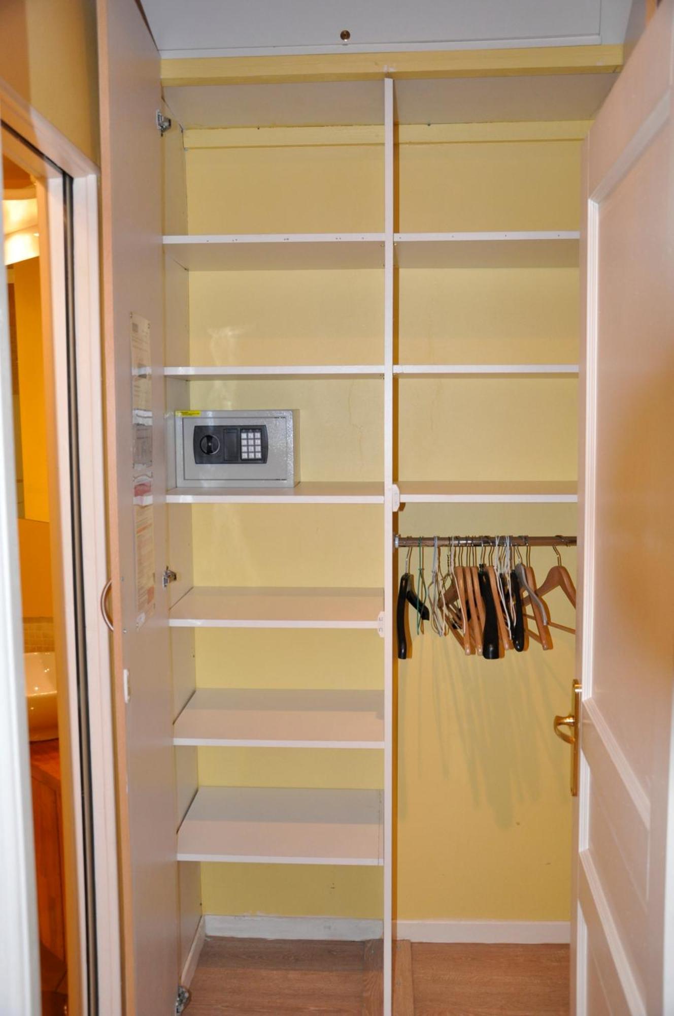 Les De La Place Apartment *