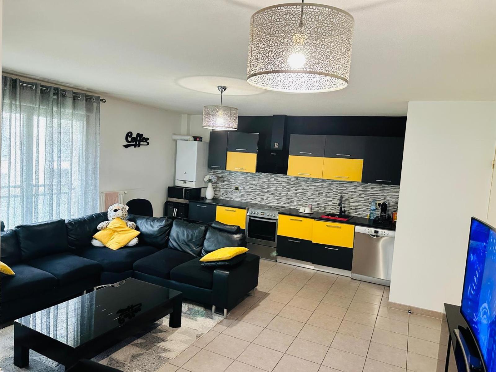 Grand Et Confortable Lyon
