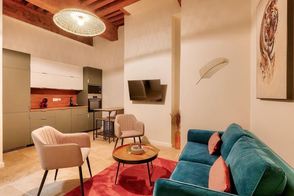 Appartement 2br Flat Near Louis Pradel Metro Station *
