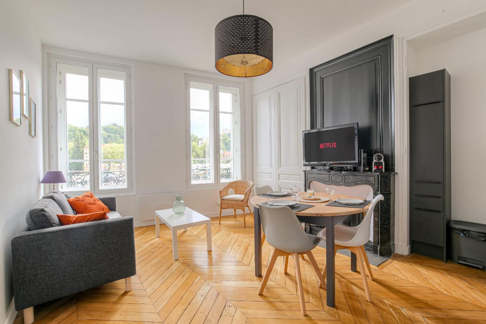 Charme Et Caractere 10 Min Bellecour Apartment *