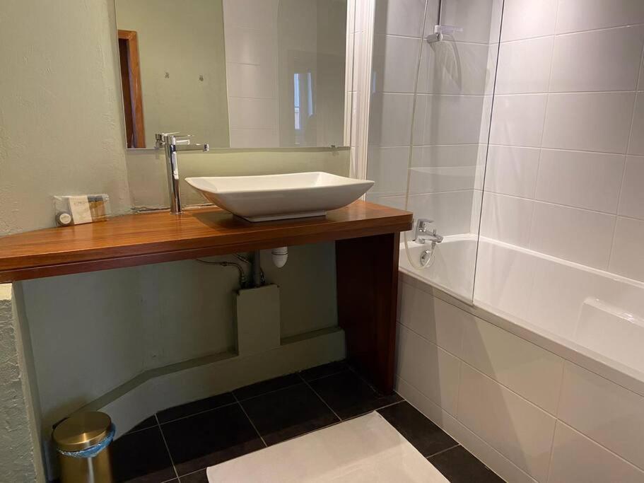 Loft Au Coeur De Croix-rousse - Pour 2 Pers Appartement *
