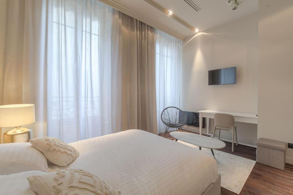 Spacieux Et Lumineux Pour 8, 1er Appartement *