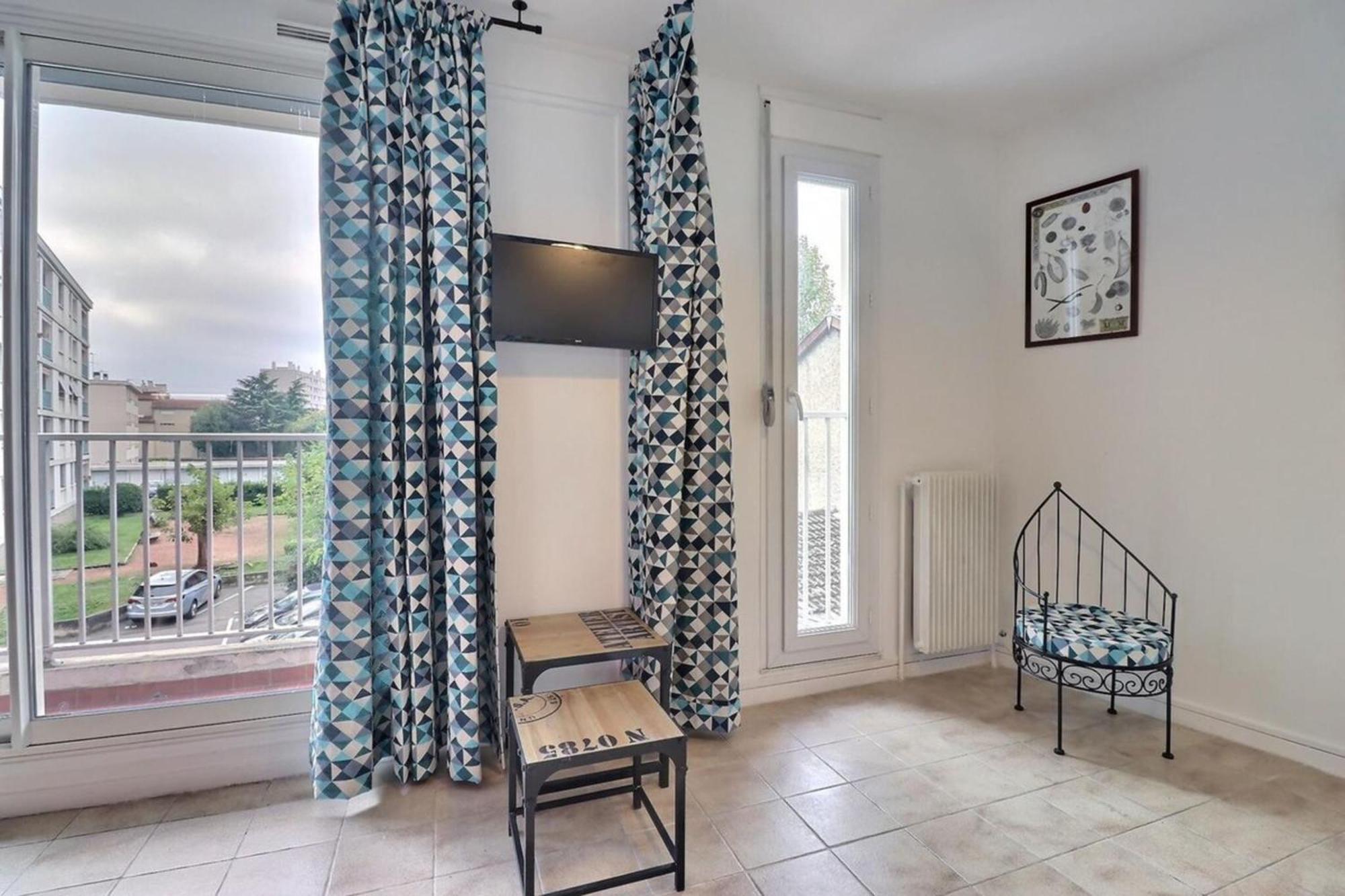 Le Lumiere - Bright Equipped Apartment - Lyon 8Th Apartment *