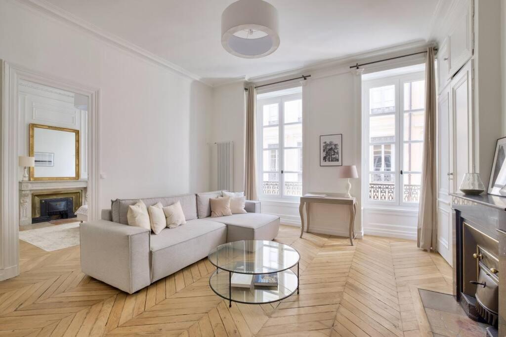 Appartement Renovated 1br Flat Near L Pradel Metro Station