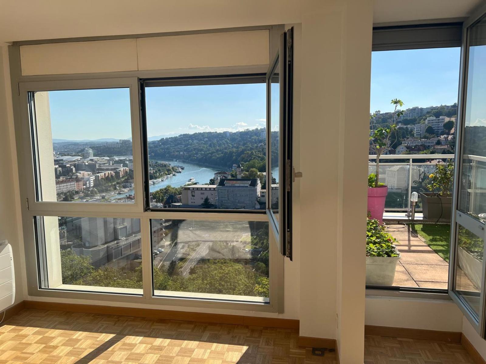Dans Les Hauteurs De Proche Fourviere Chez L Homestay
