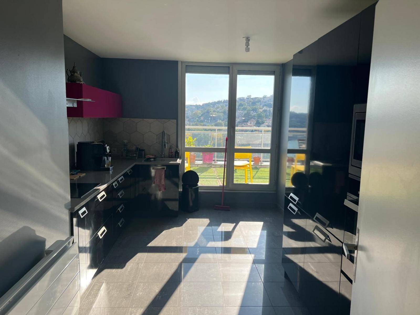 Dans Les Hauteurs De Proche Fourviere Chez L Homestay *