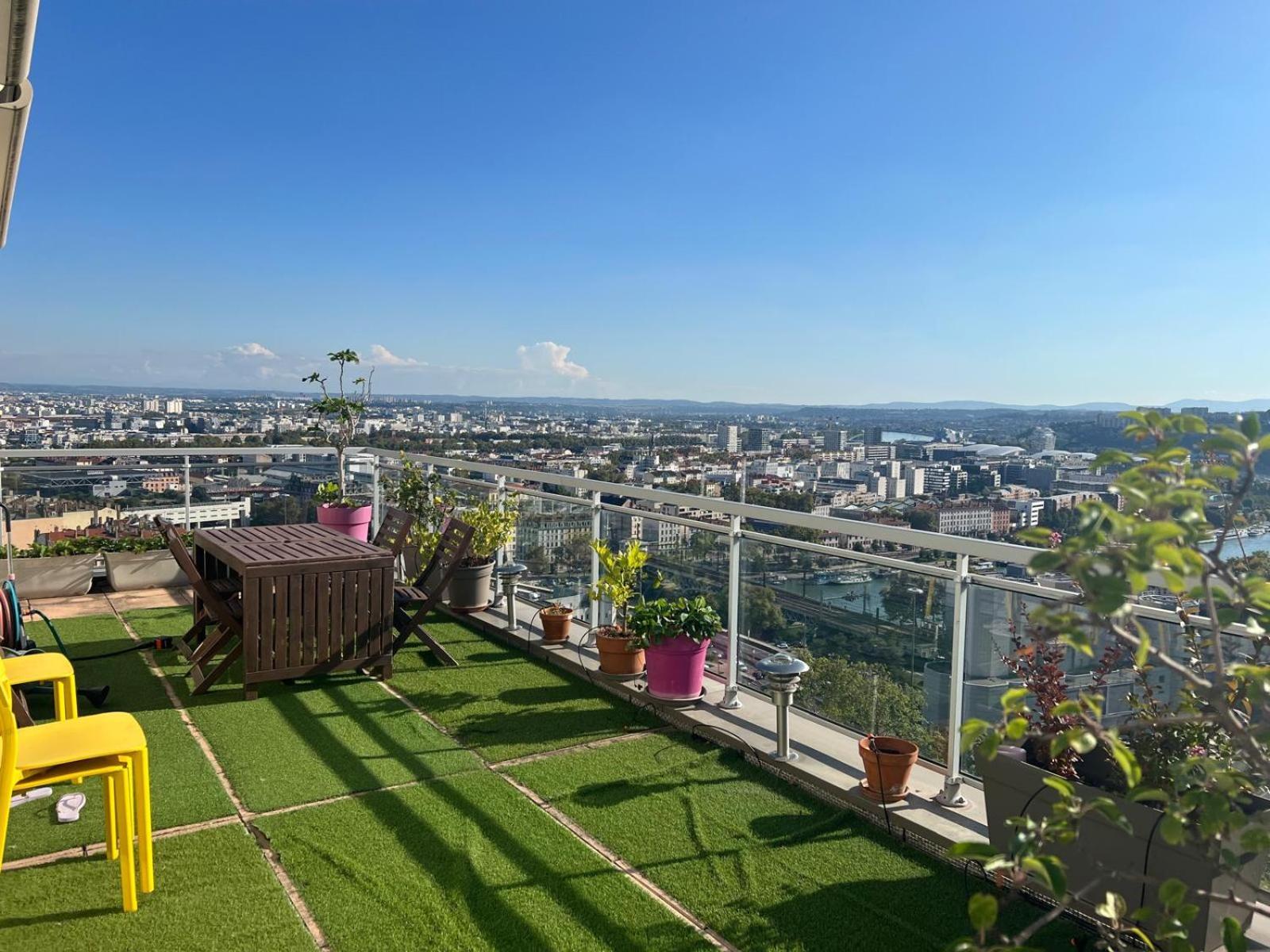 Dans Les Hauteurs De Proche Fourviere Chez L *
