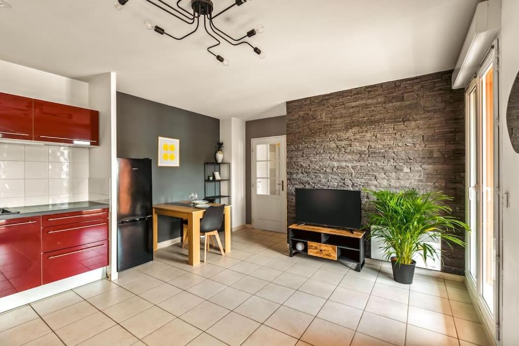 Appartement T2 Paisible Vaise, Avec Parking Metro Direct Bellecour *