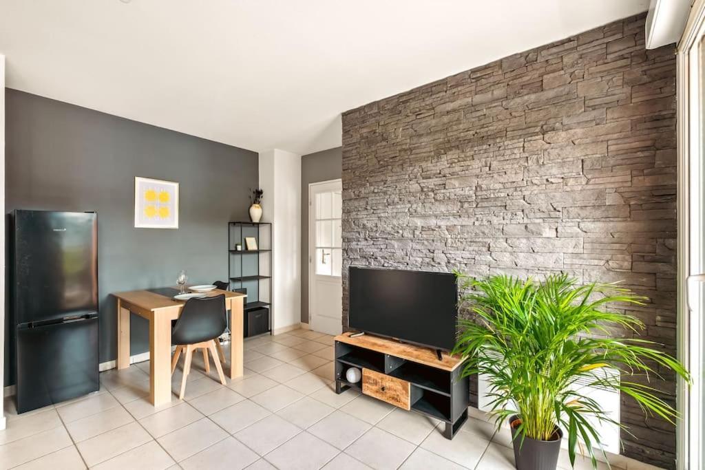 Appartement T2 Paisible Vaise, Avec Parking Metro Direct Bellecour *