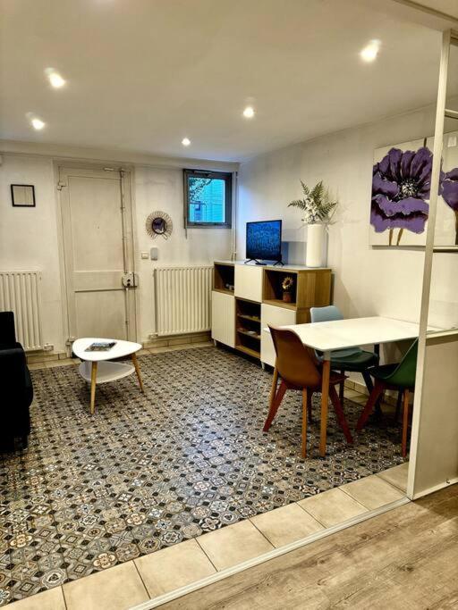 T3 Sauna Box-parking Gratuit Monplaisir-lumiere Apartamento *