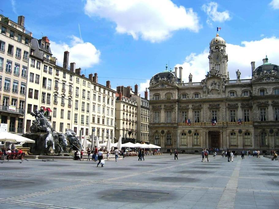 Loft De Charme Proche Hotel-de-ville - 1er Apartment