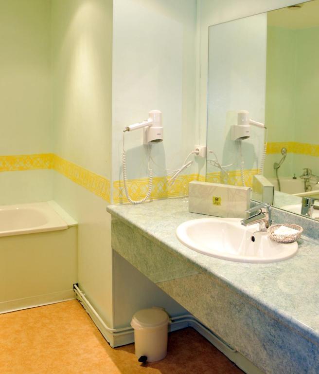 Hotel Logis L'ange Couronne 2*