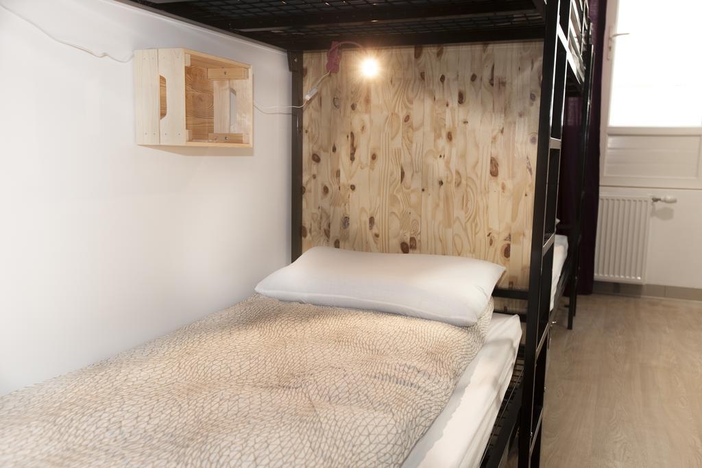 Le Flaneur Hostel