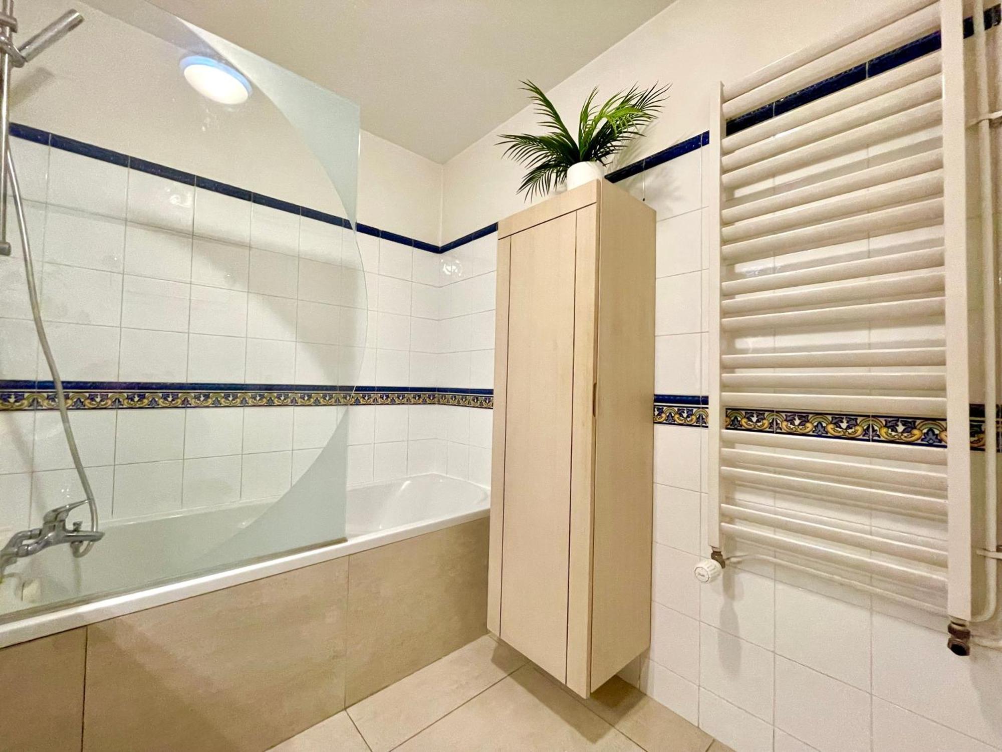 Bngo I Le Spacieux I 9 Personnes, Climatisation, Parking Gratuit, 3 Chambres, 6 Lits, Gare Partdieu, Centre De Apartamento Lyon