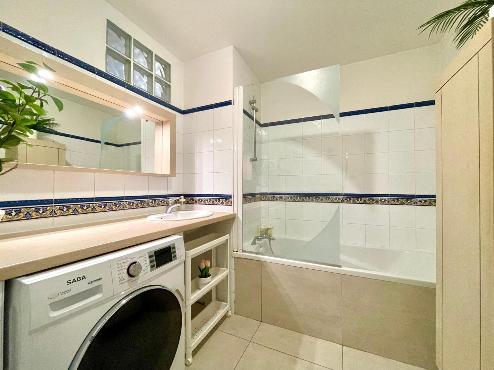 Bngo I Le Spacieux I 9 Personnes, Climatisation, Parking Gratuit, 3 Chambres, 6 Lits, Gare Partdieu, Centre De Apartamento Lyon