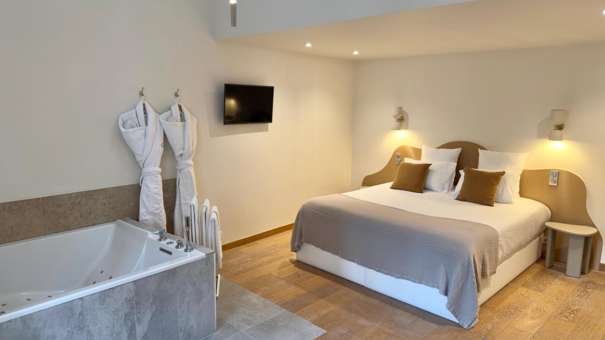 Hotel Mihotel Le Gourguillon 2*