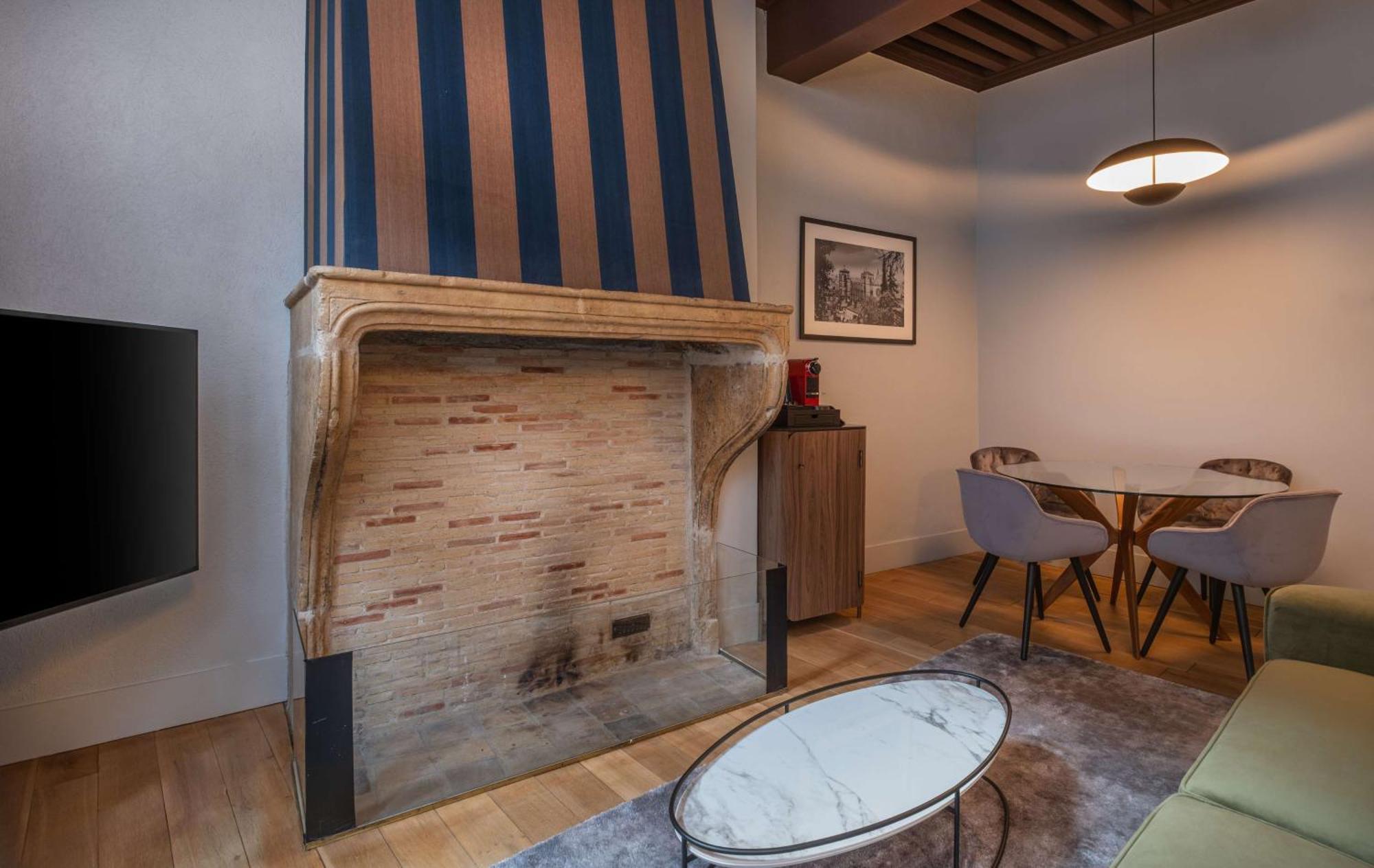 Hotel Cour Des Loges Lyon, A Radisson Collection 5*