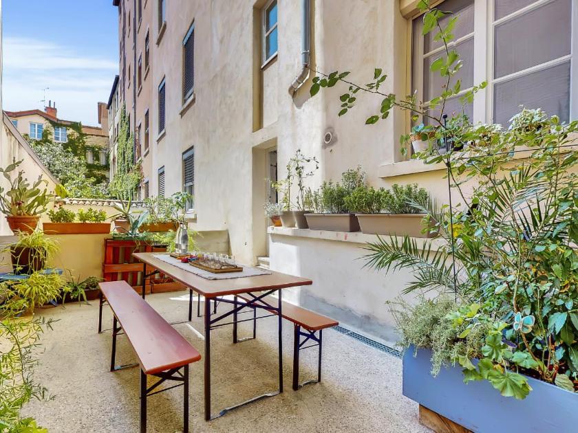 Le Cocon Du Papillon Bleu I 2 Parentales Avec Terrasse En Plein Coeur De I Parking Inclus