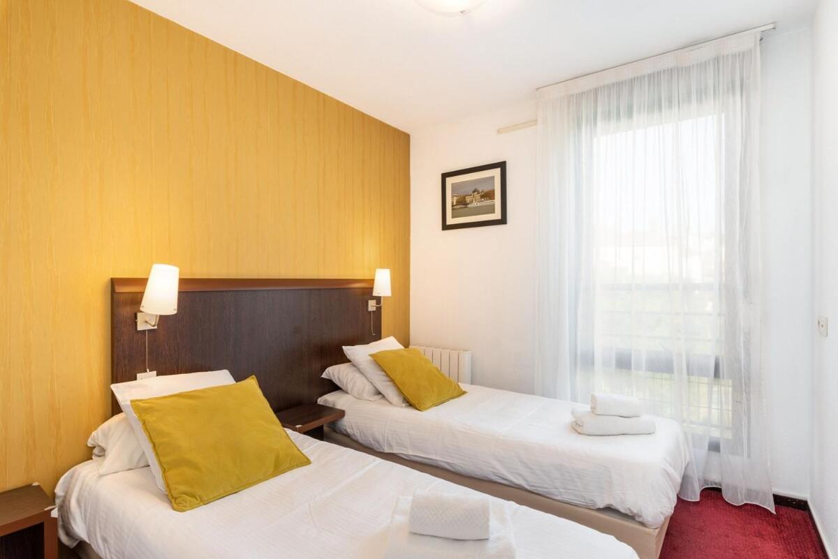 Apartment Le Valmy Avec Balcon *