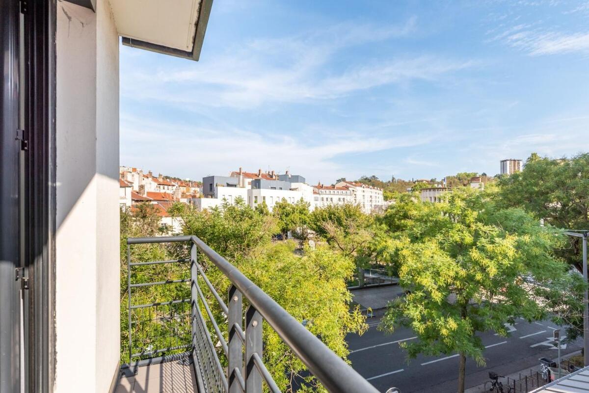 Le Valmy Avec Balcon Apartment