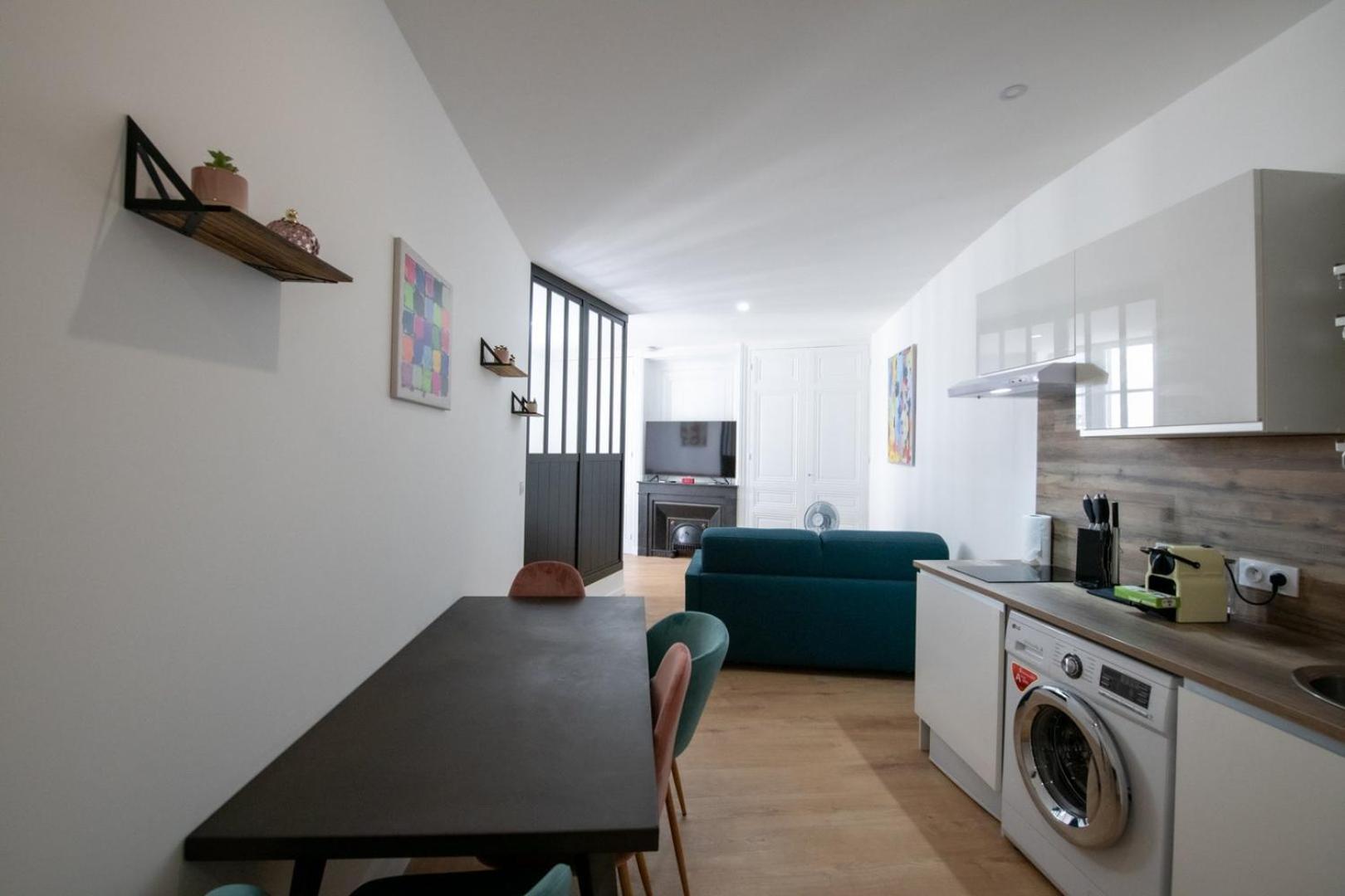 L'arty - Tres Joli Moderne Place Valmy Lyon