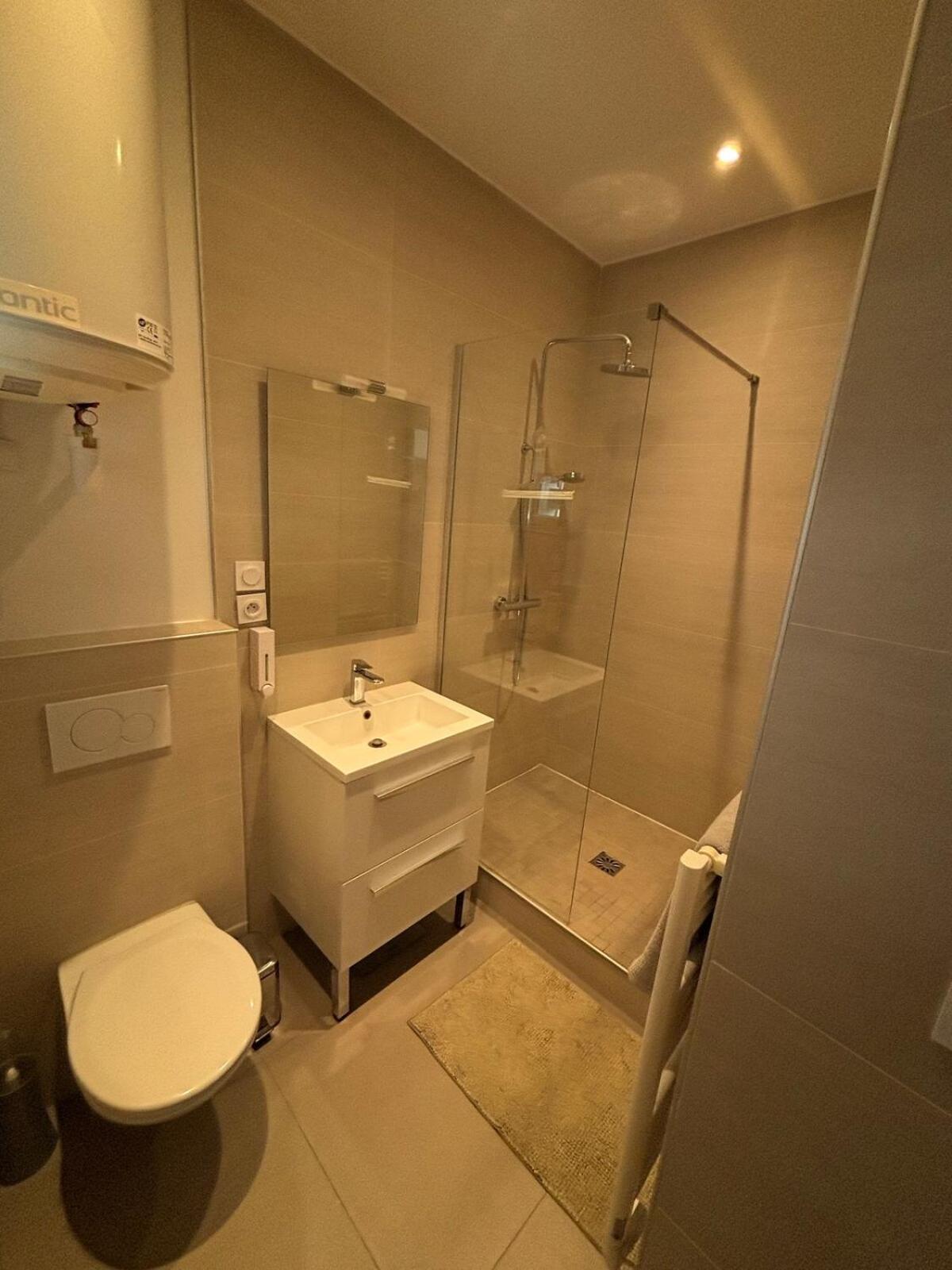 Spacious Bright Flat 300m From River Bank Apartamento *