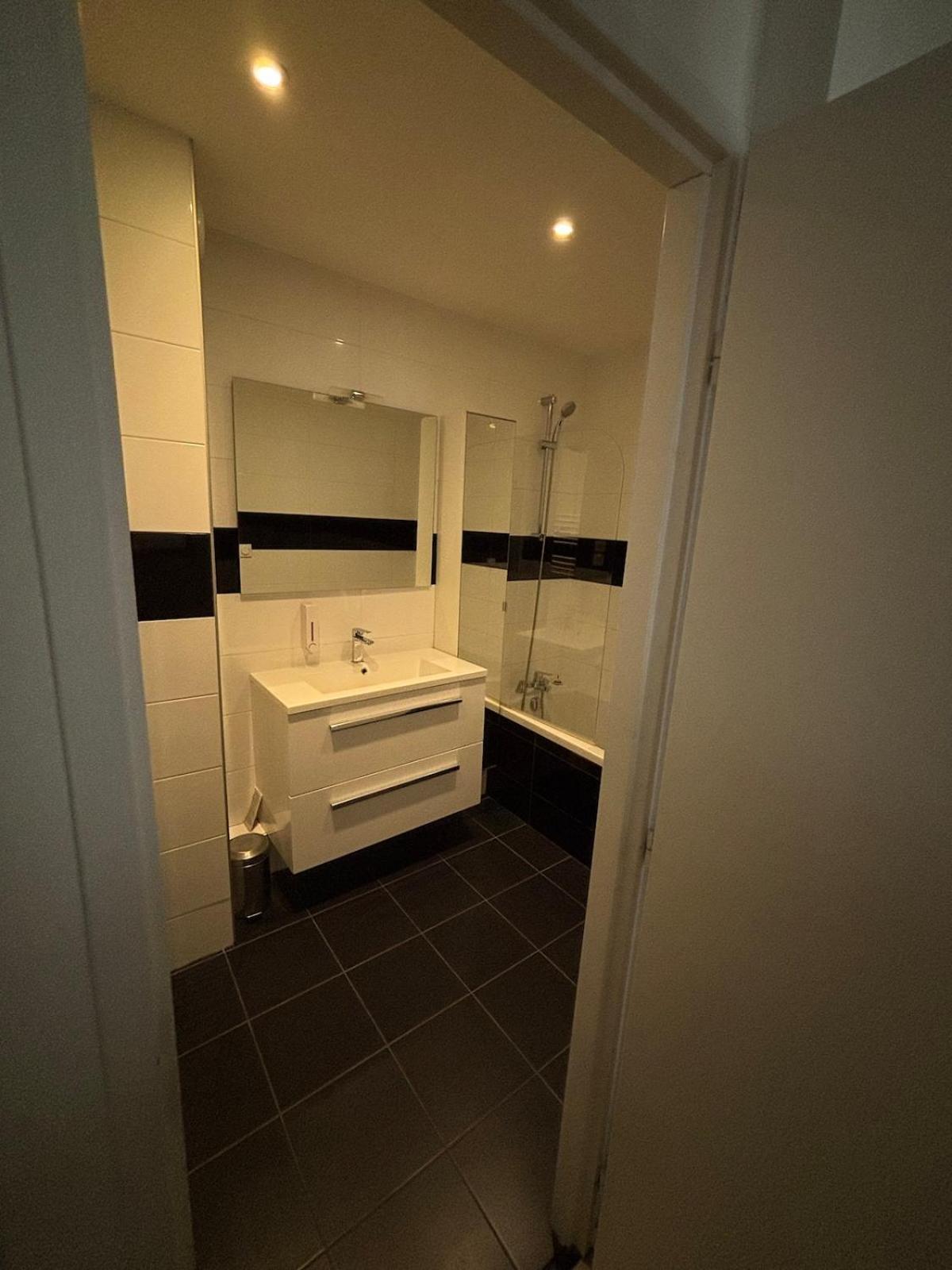 Spacious Bright Flat 300m From River Bank Apartamento