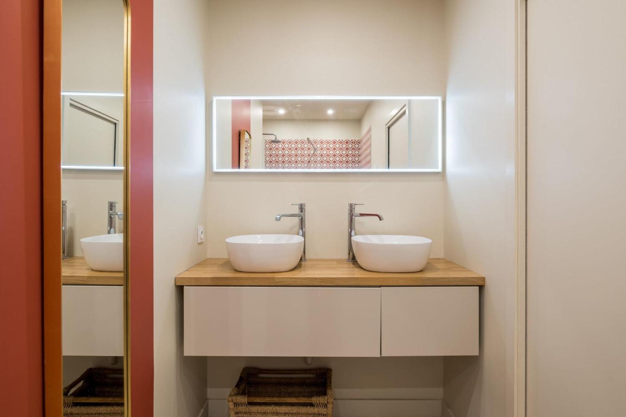 - Renovated Floor Lyon