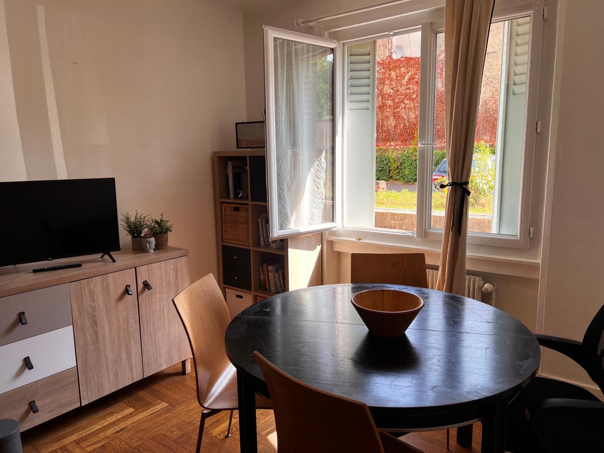 Double Avec Salle De Bains Commune Séjour chez l'habitant *