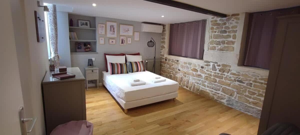 Charlie - Furnished - Downtown *