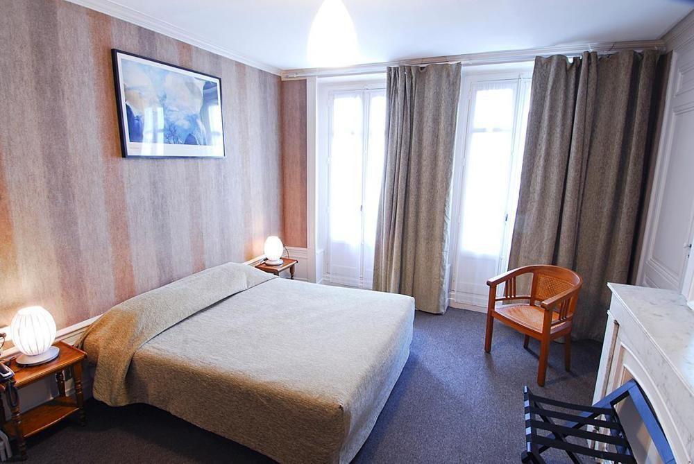 De Paris 3*