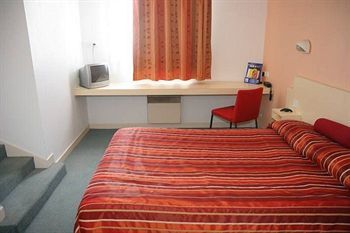 Hotel Akena City Rillieux Caluire 2*