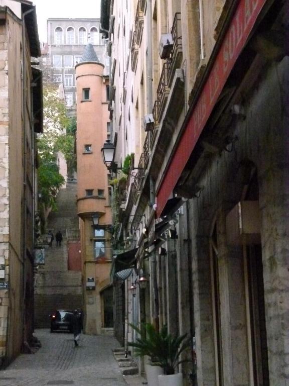 Vieux Cour Renaissance Apartment *