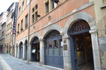 La Tour Rose Hotel