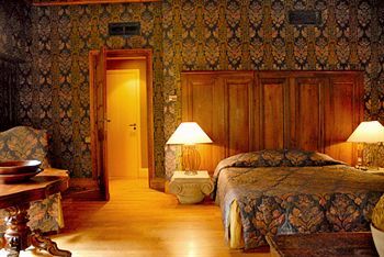 La Tour Rose Hotel